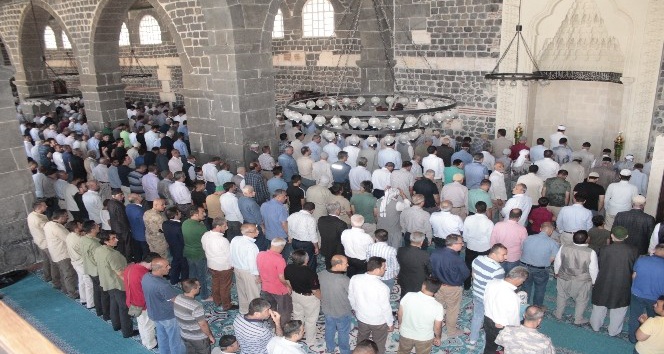 Diyarbakır’da 15 Temmuz şehitleri için mevlit okutuldu