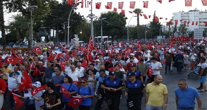 Antalya’da 15 Temmuz Milli Birlik Yürüyüşü