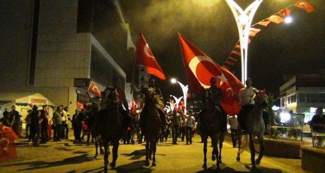 15 Temmuz Demokrasi ve Milli Birlik Günü yürüyüşüne atlarıyla geldiler