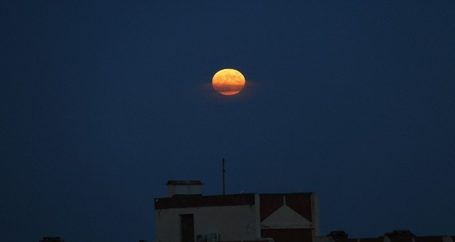 &quot;Parçalı Ay Tutulması&quot; İstanbul’dan böyle görüntülendi