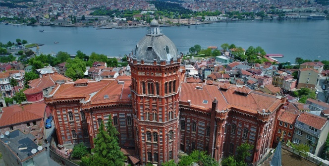 Fener Rum Lisesi 565 yıldır eğitim veriyor