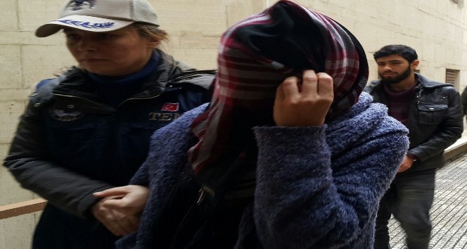 DEAŞ’lı kadınların Fransa’dan Suriye’ye pikapla yolculuğu deşifre oldu