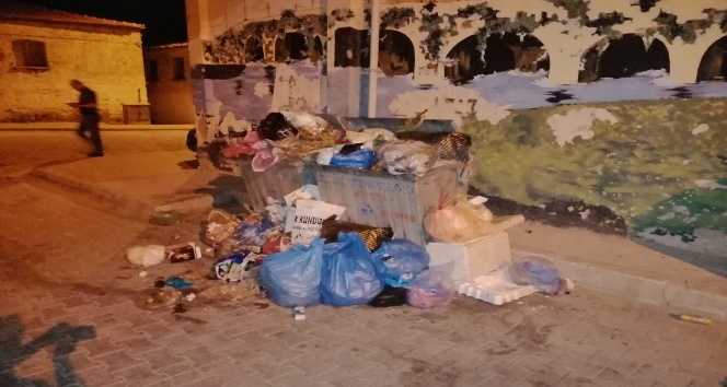 Buldan’da toplanmayan çöpler, hastalıklara davetiye çıkartıyor