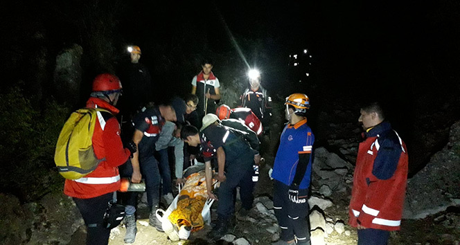 Dağda mahsur kalan vatandaş 5 saat süren operasyonla kurtarıldı