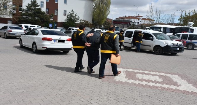 Aksaray’da polisin yakaladığı hırsızlık şüphelisi tutuklandı