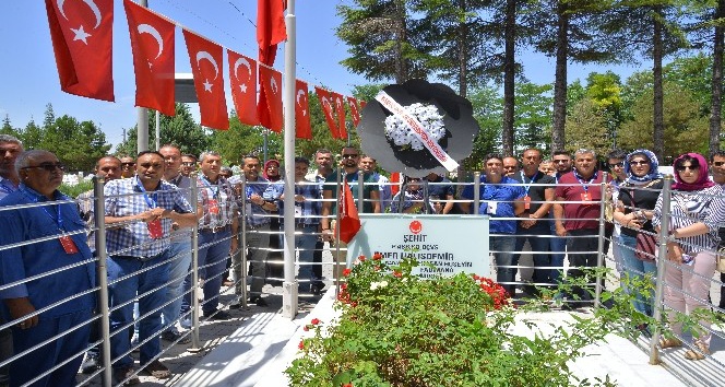 KAEÜ’si personeli Şehit Halisdemir’in mezarını ziyaret etti