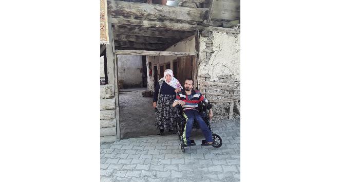 Engelli Tuncay’ın akülü arabası bozulunca köy muhtarı sosyal medya hesabından yardım istedi