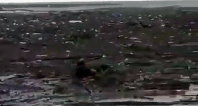 Sele kapılan köpeği vatandaş yüzerek kurtardı