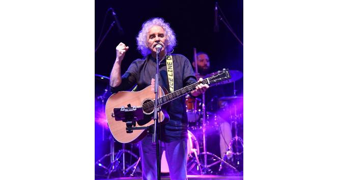 Yeni Türkü grubu 40. yılını Bilecik’te verdiği konserle kutladı