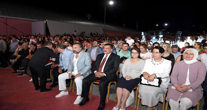 Kayısı Festivali’nde Funda Arar rüzgarı