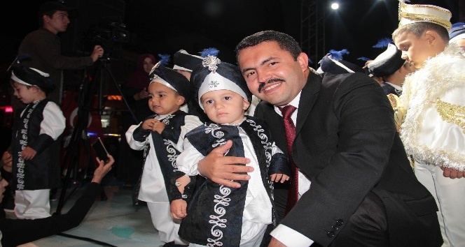 Akdağmadeni’nde 110 çocuk için sünnet şöleni yapıldı