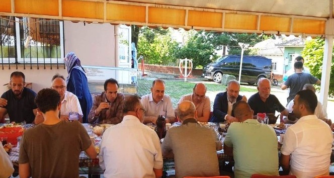 Vali Ersoy, kahvaltıda vatandaşlarla buluştu