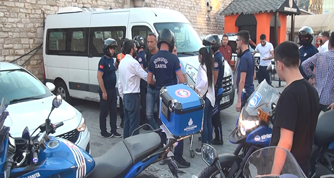 Taksim’de İBB zabıtasından seyyar satıcılara sert müdahale