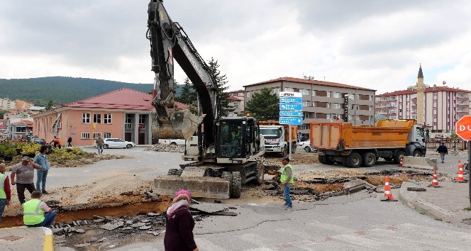 Yozgat dört yol kavşağında asfalt çalışması başladı