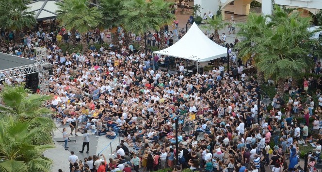 Binlerce İzmirlinin katıldığı caz festivali bu yıl 2-3-4 Ağustos’ta