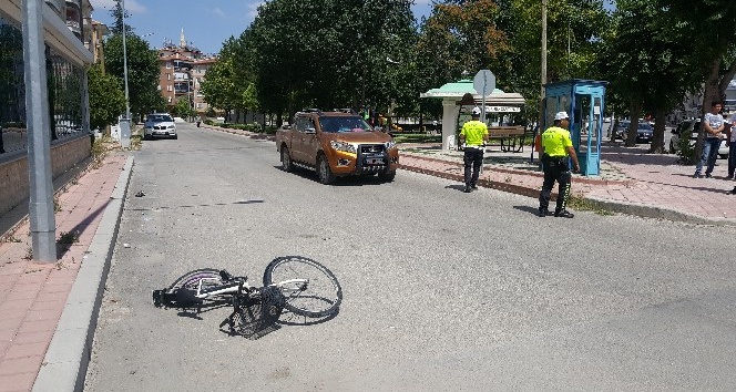 Kamyonetin çarptığı bisikletli kız çocuk yaralandı