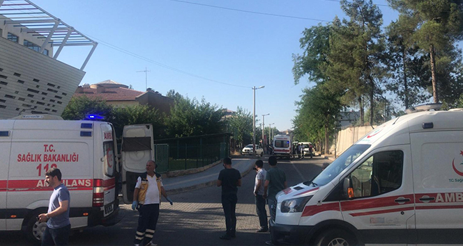 DiyarbakÄ±r'da zÄ±rhlÄ± polis aracÄ±na EYP ve silahlÄ± saldÄ±rÄ±: 4 yaralÄ± ile ilgili gÃ¶rsel sonucu