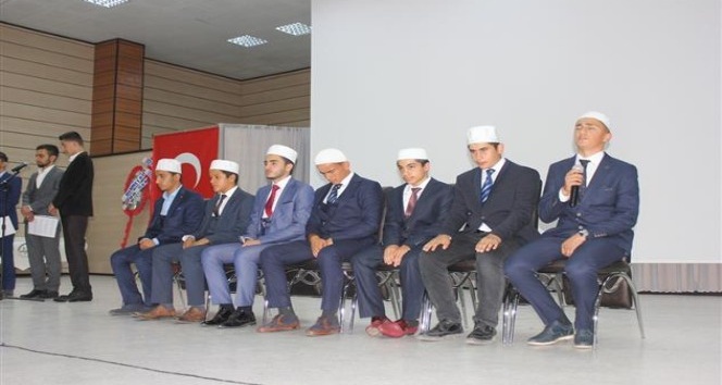 Erzincan’da öğrencilerden Kur’an-ı Kerim tilaveti