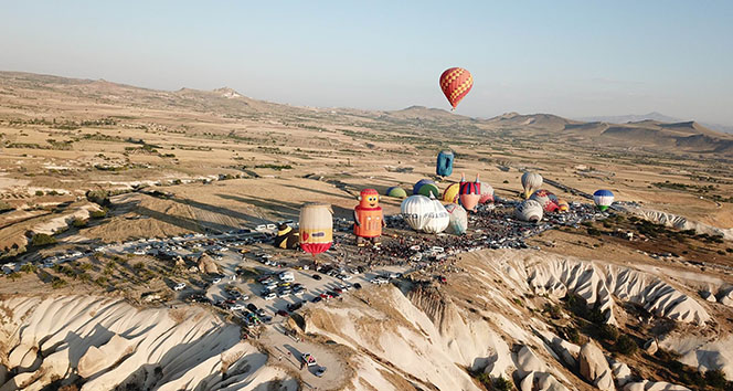 Kapadokya balon festivalini 100 bin turist takip etti
