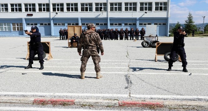 Polis adayları zorlu eğitim sürecinden geçiyor