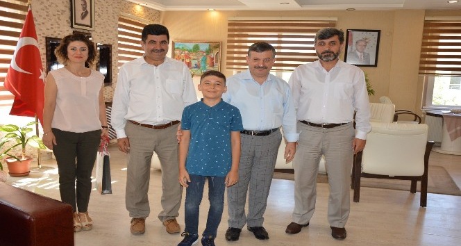 Bursluluk Sınavı Türkiye birincisi Şehzadeler Merkez İmam Hatip Ortaokulu’ndan