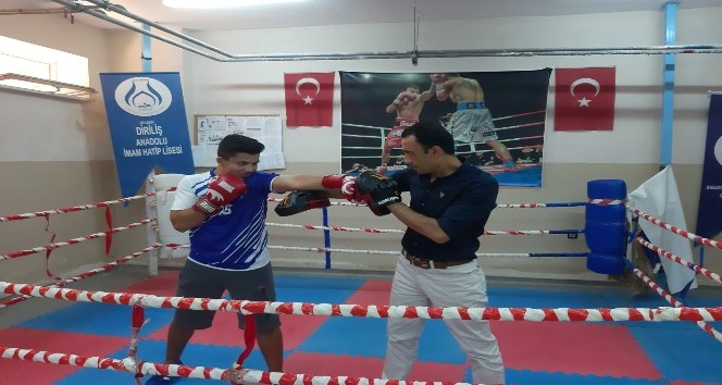 Yalovalı boksör Türkiye şampiyonu oldu