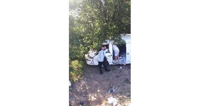 Erikli-Keşan arasında yoldan çıkan araçta 2 kişi yaralandı