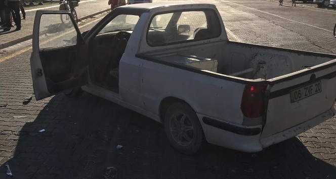 Otomobil pikap ile çarpıştı: 3 yaralı