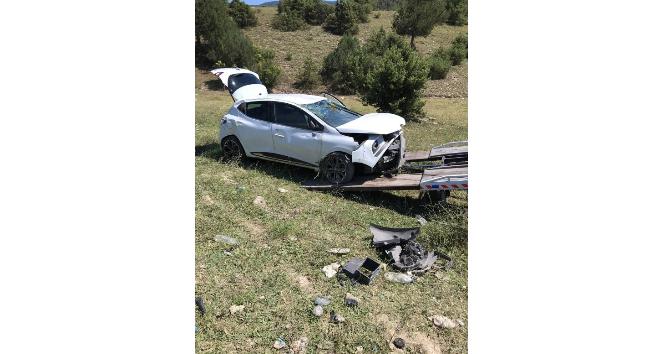 Tosya’da otomobil tarlaya uçtu: 5 yaralı