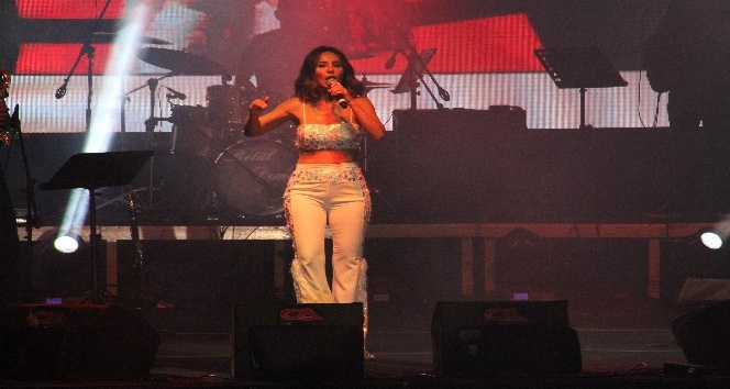 Göl Festivalinde Betül Demir konseri