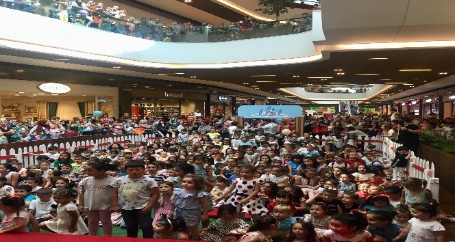 Çocuklar İbi ve Tosi ile eğlendi