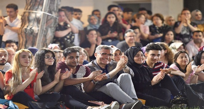 Burcu Güneş’ten Üsküdar’da müzik ziyafeti
