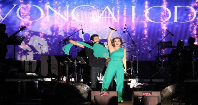 Beyşehir Göl Festivali’nde Yonca Lodi coşkusu