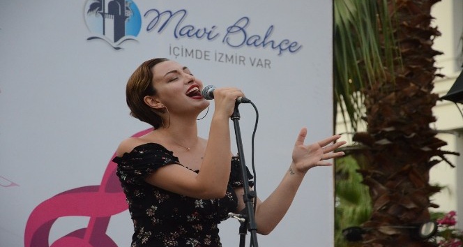 İzmirliler, yaz sahnesi etkinliğinde coştu
