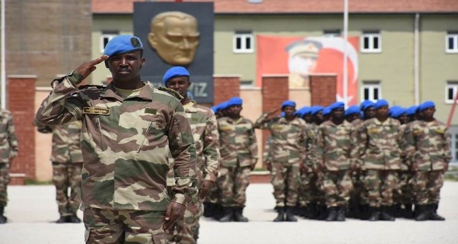 Isparta’da Somalili askerlere komando eğitimi