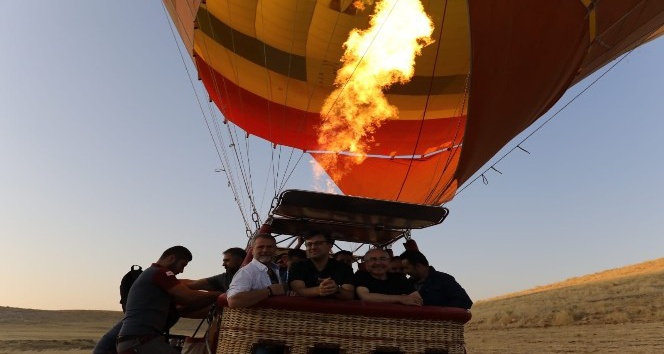 2 bin 300 yıllık antik kent Dara’da sıcak hava balonu ile ilk uçuş gerçekleştirdi