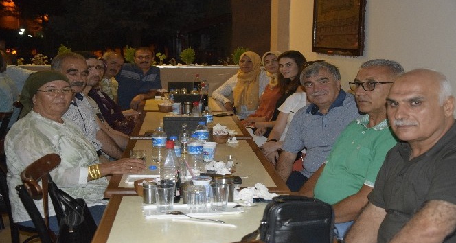 Burdur’da 40 öğretmen 33 yıl sonra bir araya geldi