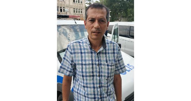 Polis memuru, sanatçı Mustafa Yıldızdoğan’a benzerliği ile dikkat çekiyor