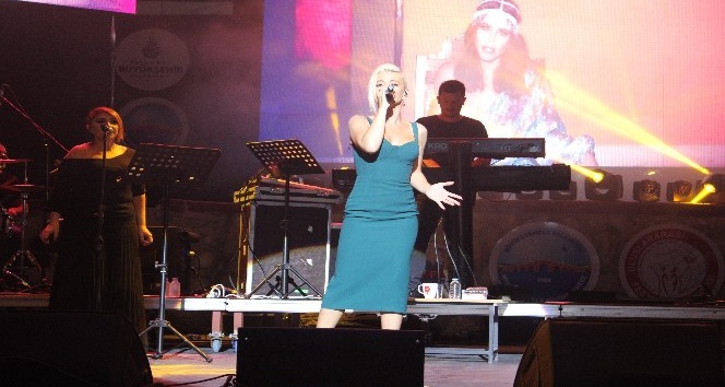 Sanatçı Simge Sağın Büyükçekmecelileri coşturdu