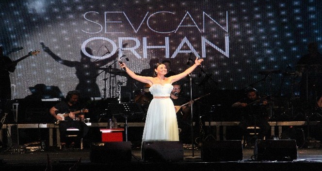 Konya’da Göl Festivali’nde Sevcan Orhan ve Hilmi Şahballı konseri
