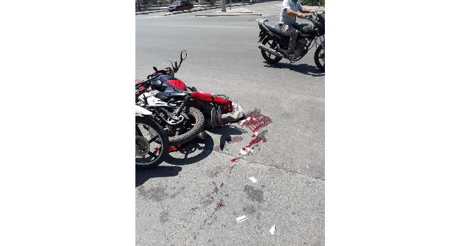 Motosikletler çarpıştı: 1 yaralı