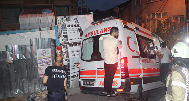 Ambulans askÄ±da kaldÄ±, vatandaÅlar Ã¼zerine Ã§Ä±karak dengede tutmaya Ã§alÄ±ÅtÄ± ile ilgili gÃ¶rsel sonucu