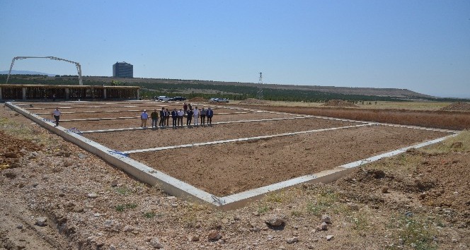 KAEÜ’si Rektörü Karakaya, termal sera inşaatı alanını inceledi