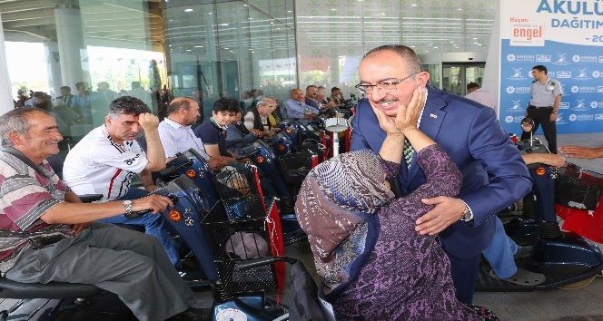 Meram’da engellilerin akülü araç sevinci