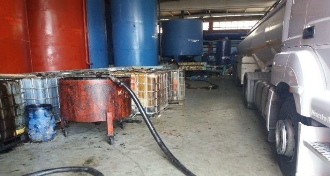 Ankara’da 55 ton akaryakıt yerine kullanılabilecek kalıp yağ ele geçirildi