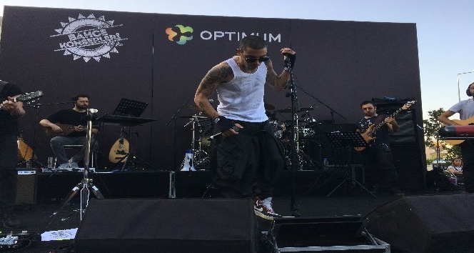 İzmir’de Can Bonomo rüzgarı