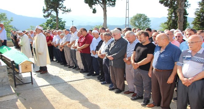 Otobüsteki yangında hayatını kaybeden Sibel Akkaya son yolculuğuna uğurlandı