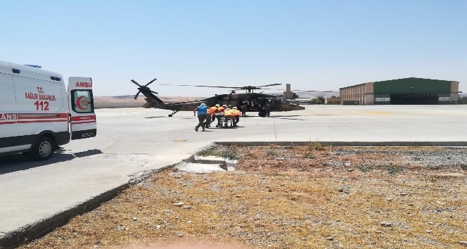 Siirt’te askeri helikopter yaralı çocuk için havalandı