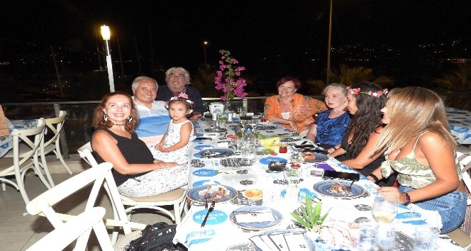 Usta oyuncu Erdal Özyağcılar’a sürpriz doğum günü