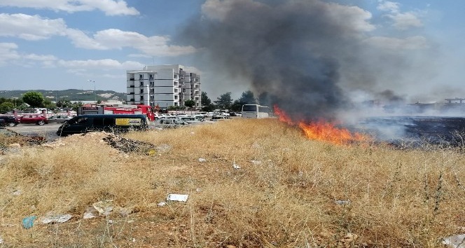 Hastane yakınında korkutan yangın